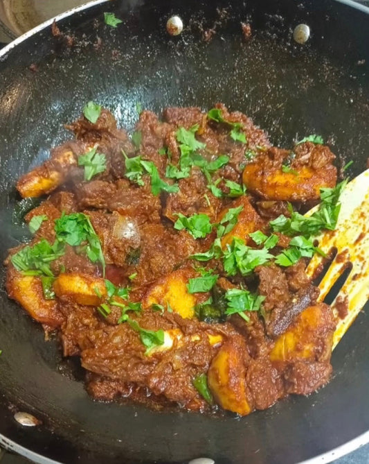 EASY MEAT CURRY & POTATOES